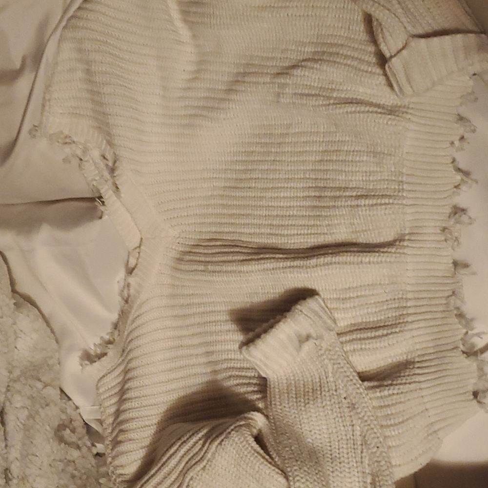 Crop top v knock sweater